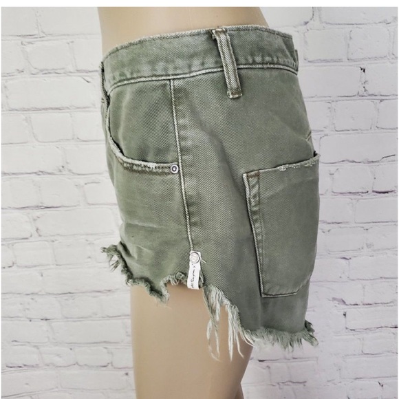 𝅺One Teaspoon Le Wolves Shorts Green Super Khaki 26 - Picture 3 of 6